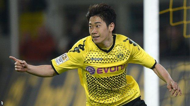 Shinji Kagawa completes his move to Manchester United - BBC Sport