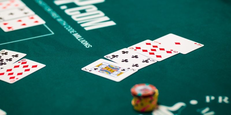 Sảnh hay bộ ba? Lá bài cao nhất trong poker và mười ba là gì? Câu trả lời chi tiết - Cửa hàng Anime